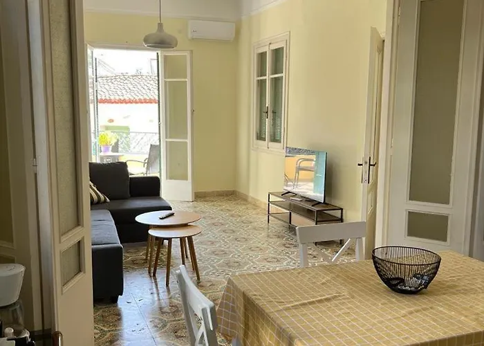 αλμα - A Family Boutique At The Center Апартаменты Каламата