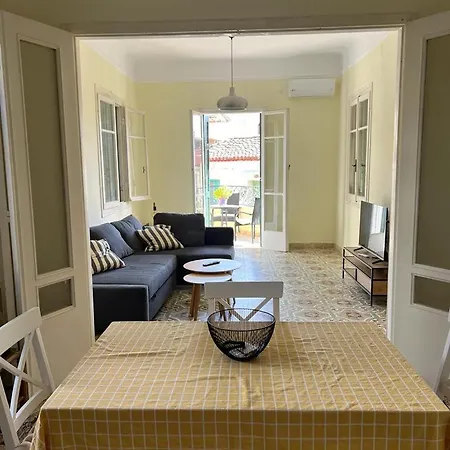 άλμα - Spacious Boutique At The Center Apartment Kalamata