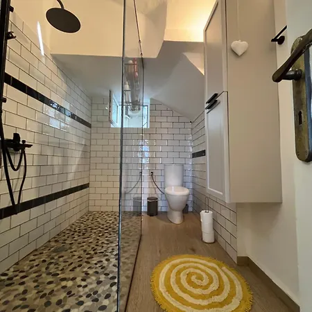 άλμα - Spacious Boutique At The Center